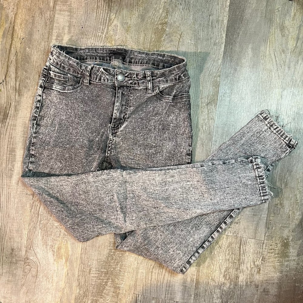 Grey Distressed Skinny Jeggings With Pockets
